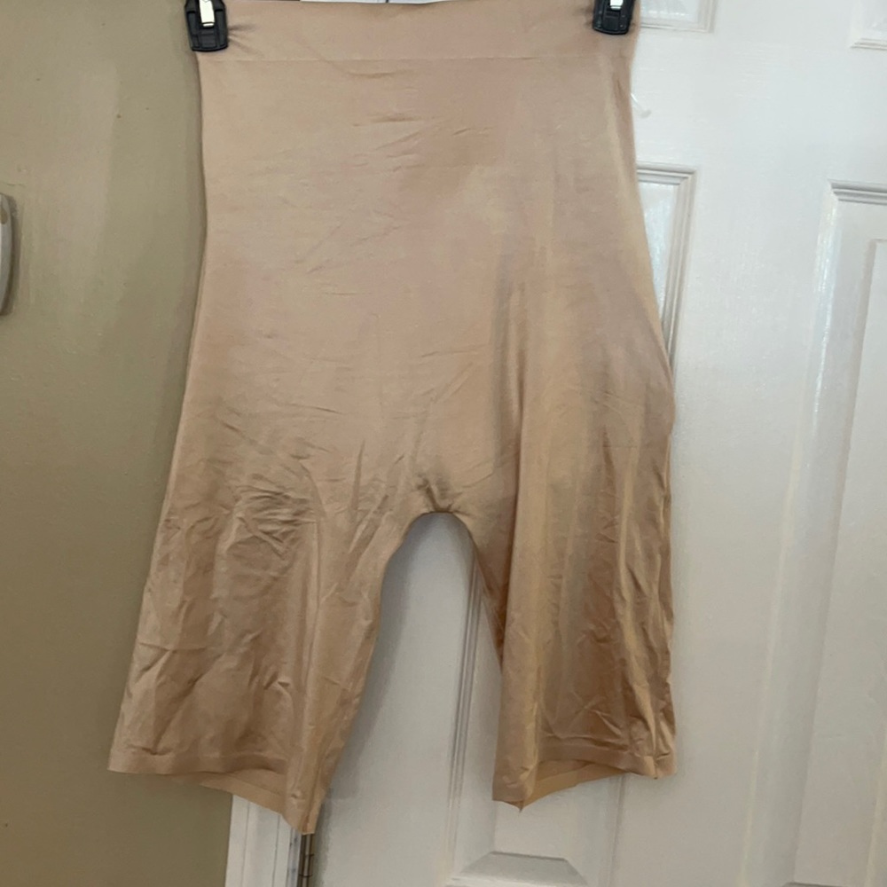 Under garment new never worn or never tried on